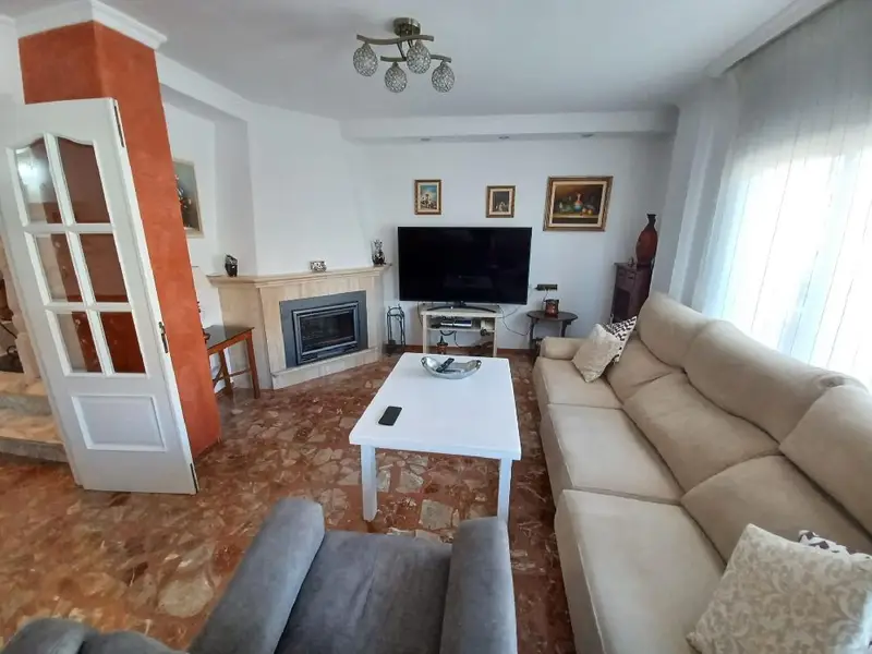 Casa en Venta en Pineda de Mar con Patio y Piscina