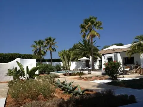 Casa en Cala Tarida Ibiza con Piscina cerca de la Playa