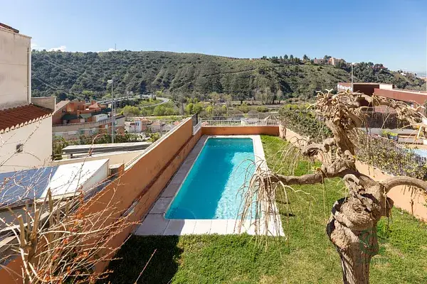 Casa familiar en Carretera de la Sierra con piscina y jardín