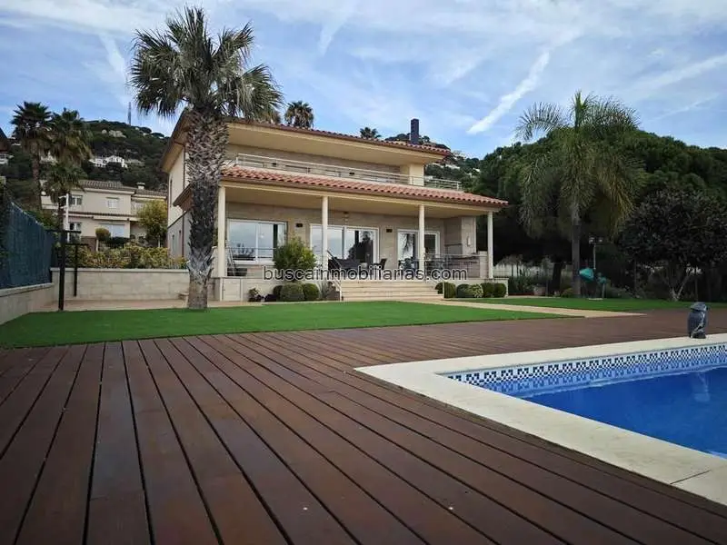 Chalet de Lujo en Normax Lloret de Mar con Vistas al Mar