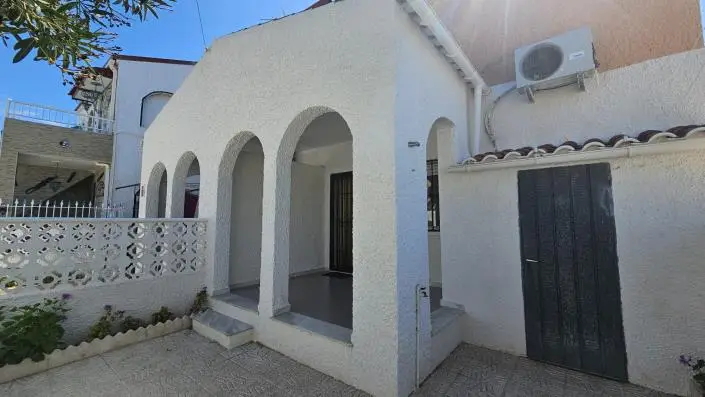 Bungalow 3 Dormitorios en Venta Cerca de Servicios