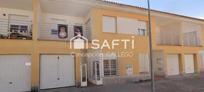 Casa Adosada en Campo de Criptana con Patio y Terrazas