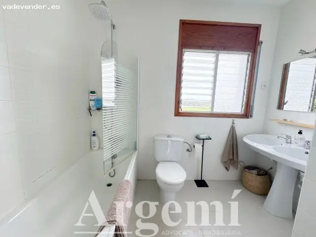 Casa para dos familias en Palau-solita i Plegamans