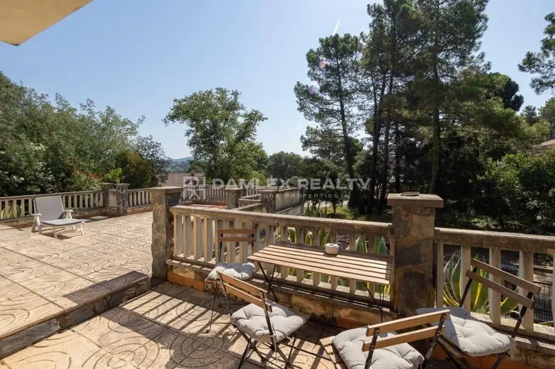 Chalet en venta Lloret de Mar 8 dormitorios 4 banos Puigventos