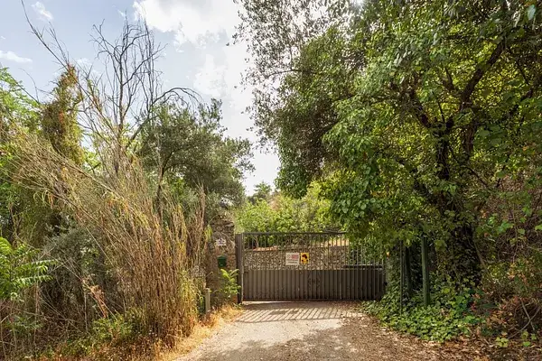 Finca Rustica con Cortijo 14.52ha Cerca Granada