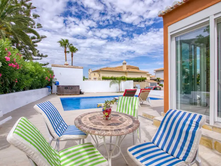 Casa-Villa de 3 Dormitorios alquiler Denia, España