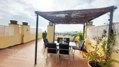 Atico en Venta con Terraza Solarium y Vistas al Mar