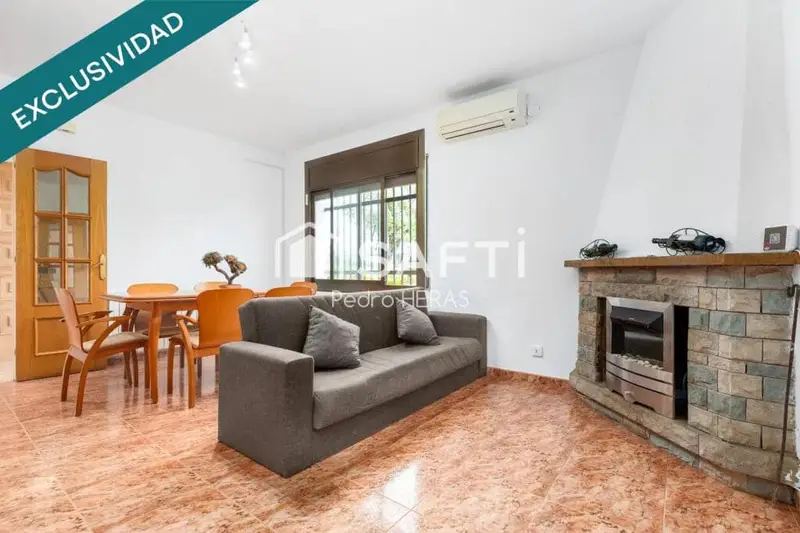 Chalet en venta en Fogars de la Selva con pista de tenis y amplio terreno