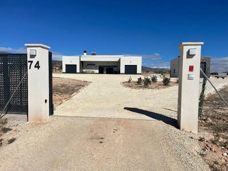 Venta Villa con Jardin en Pinoso - Ref N7762