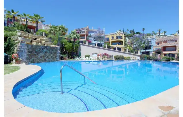 Rent 3 bedroom house of 308 m² in Almeria