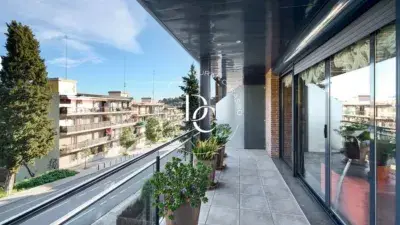 Dúplex en Venta en Barcelona Capital: Vistas a la Montaña y Diseño Moderno