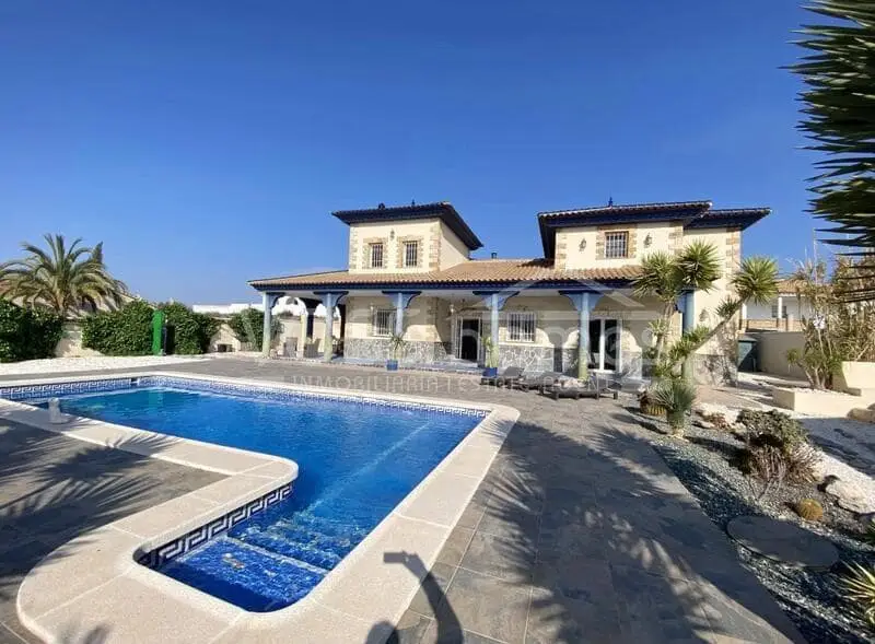 Chalet en Venta en Zurgena Almeria con Anexo Piscina y Vistas