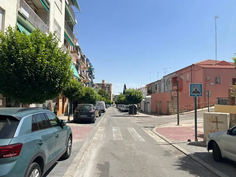 Piso en venta en Jaén: 2 dormitorios, 2 baños, balcón y terraza