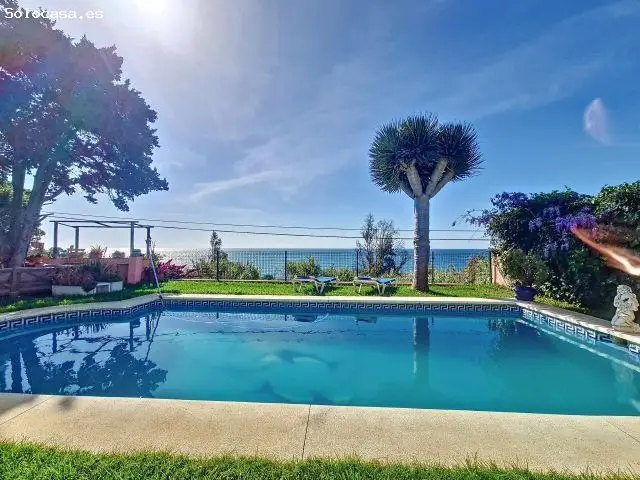 Chalet con Vistas al Mar Piscina y Jardin