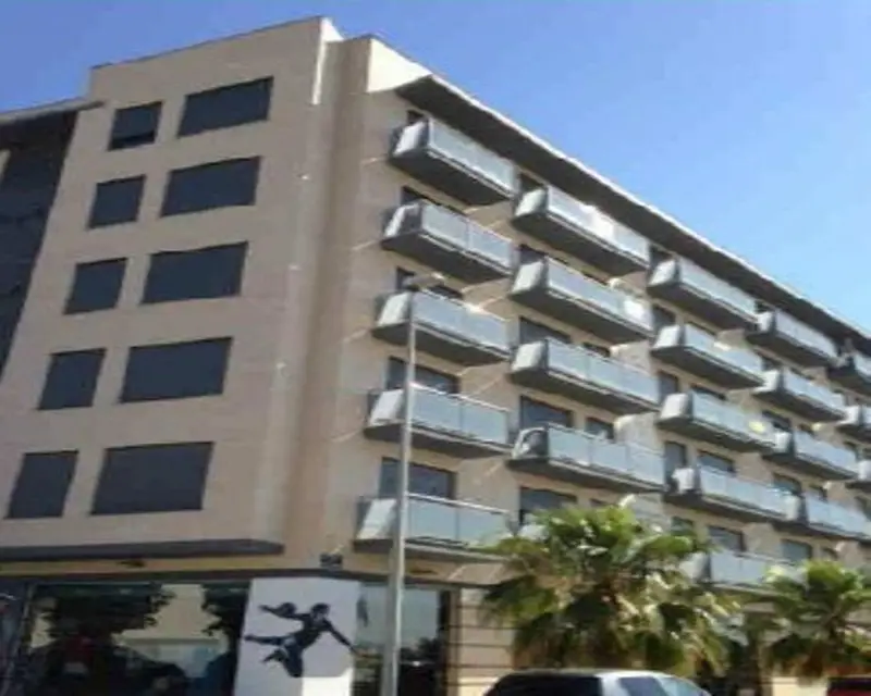 Garaje de 146m2 con 3 habitaciones y 2 baños en Carlet