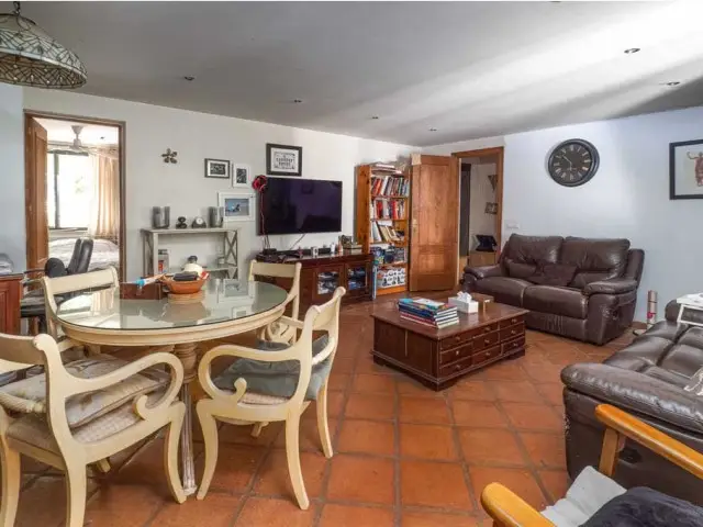 Casa-Villa de 3 Dormitorios en venta Casares, España
