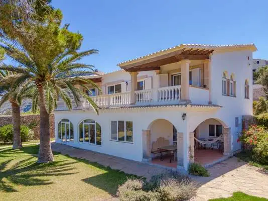 Finca Costera en Banyalbufar con Acceso al Mar y Boathouse