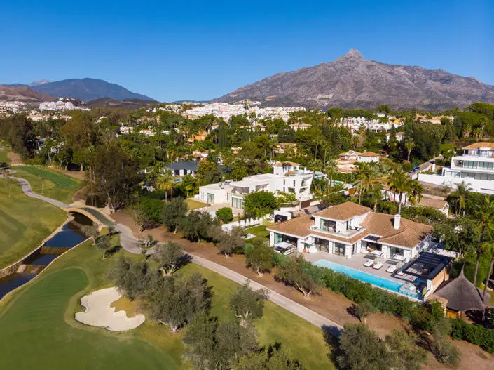 Villa Lujo 5 Dormitorios Nueva Andalucia Golf