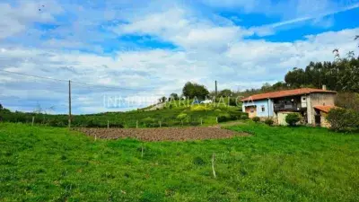 Casa en Colunga con Parcela y Vistas al Mar