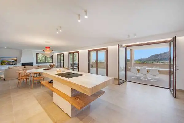 Villa de Lujo en Pollensa con Vistas al Mar
