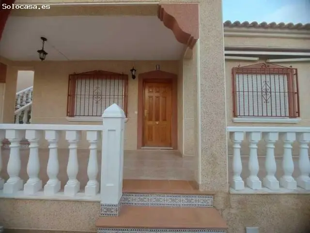 Chalet en Venta en Algorfa 3 Habitaciones con Piscina