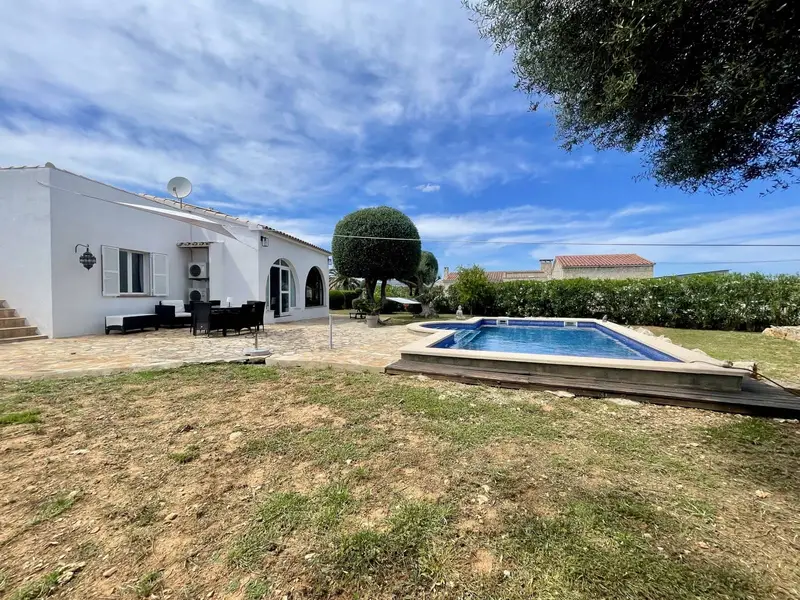Chalet con chimenea y piscina privada en Cala Murada para invierno