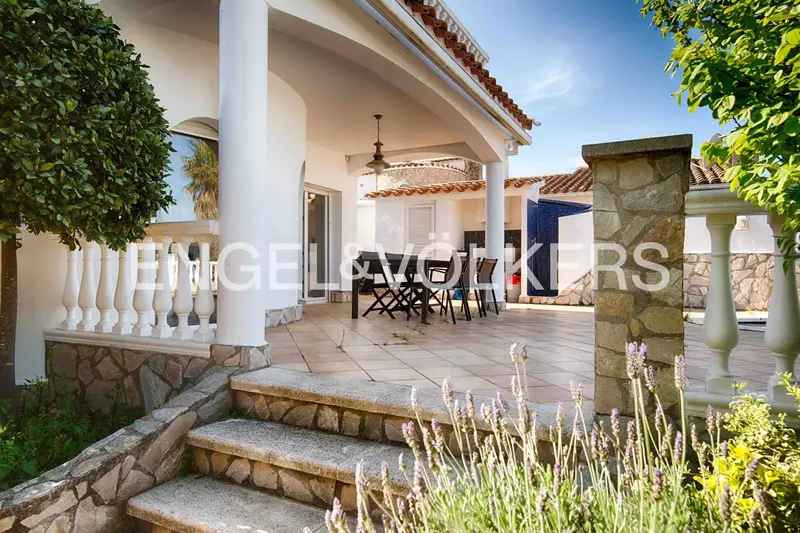 Villa en Canal Empuriabrava 4 Dormitorios Amarre Piscina