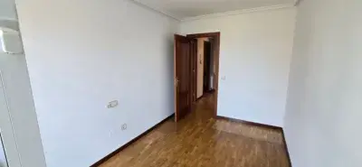 Piso en venta en Navatejera 2 habitaciones garaje trastero