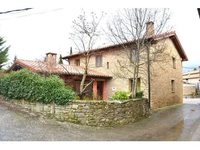 Casa en Iratxeta con 6 Dormitorios Jardin Barbacoa Chimenea