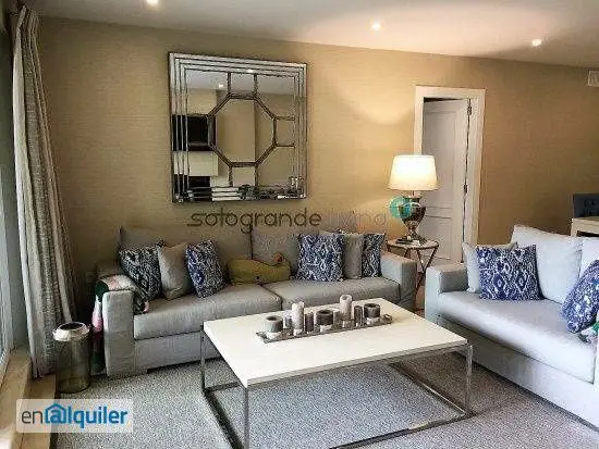 Apartamento en Sotogrande Puerto con Vistas al Mar