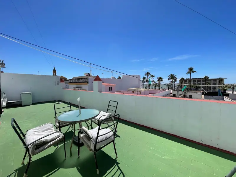 Casa Reformada con Local Comercial en Puerto Real