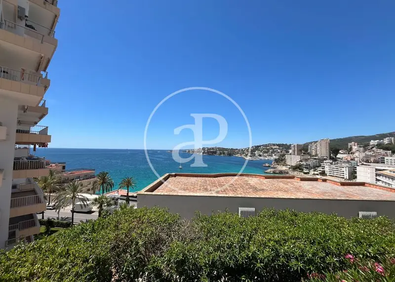 Apartamento en Cala Major con Vistas al Mar y Piscina