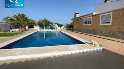 Chalet en San Vicente del Raspeig con Piscina Privada y Jardín