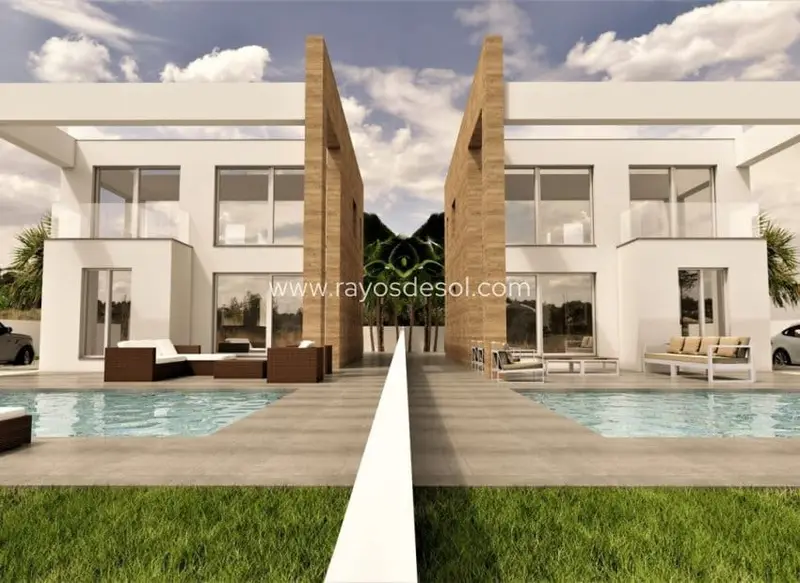 Villas en Torrevieja con piscina y jardin