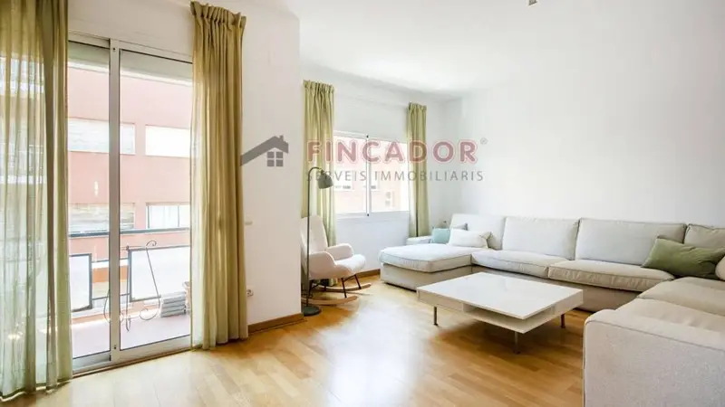 Piso Reformado en El Guinardó 95m2 3 habitaciones