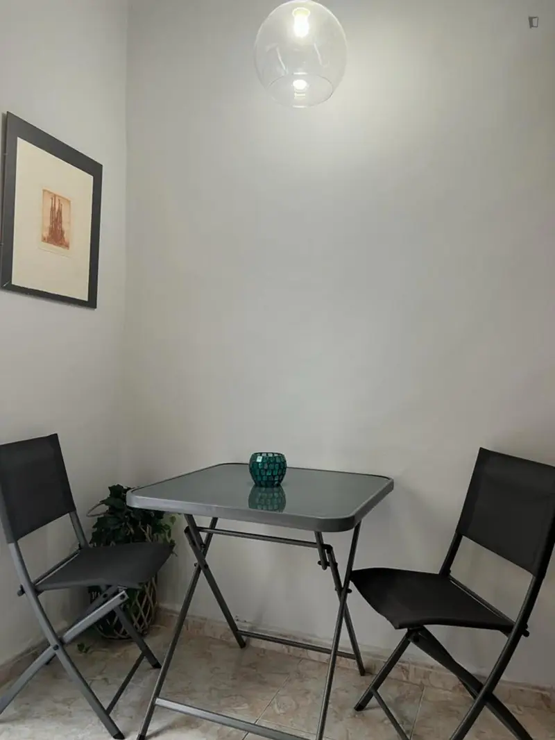 Estudio Reformado en el Raval cerca de Las Ramblas