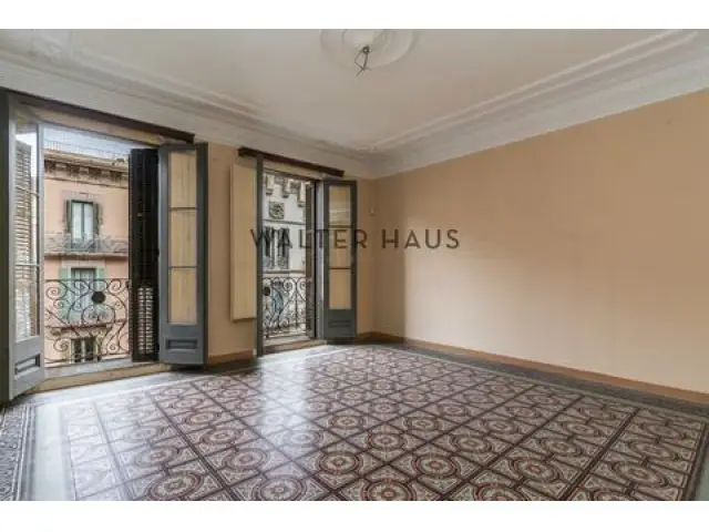 Piso En Venta A Reformar En El Quadrat D’Or, Barcelona.. Egyb-T673