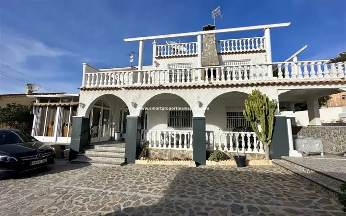 Villa 4 Dormitorios Piscina Privada La Marina Urbana