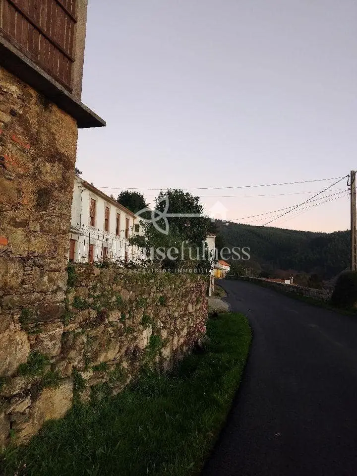 Casa Rústica Gallega en Venta 420m² con Finca de 3520m²