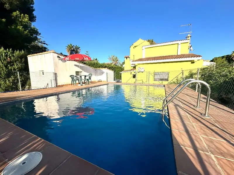 Venta Chalet con piscina en Picassent - Ref: MQ0137