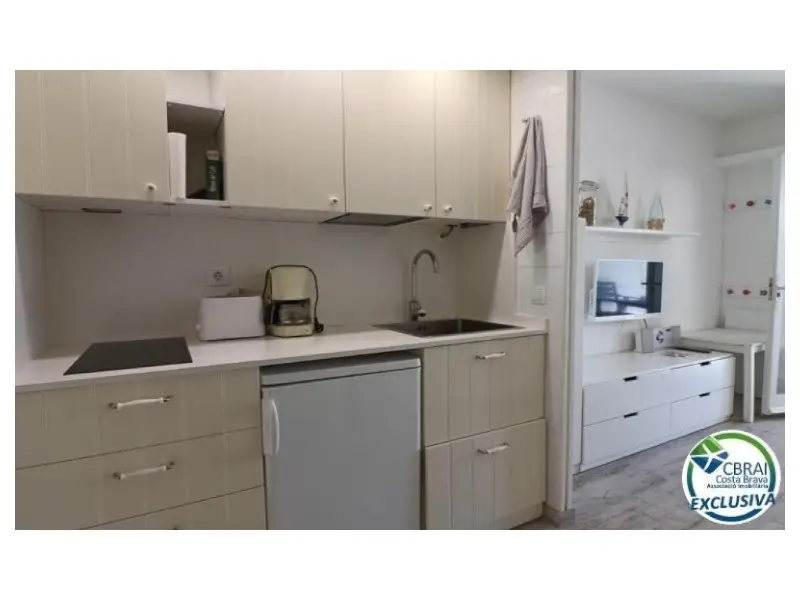Casa con Terraza en Santa Pau 30m2  Dormitorio con Baño Terraza 20m2