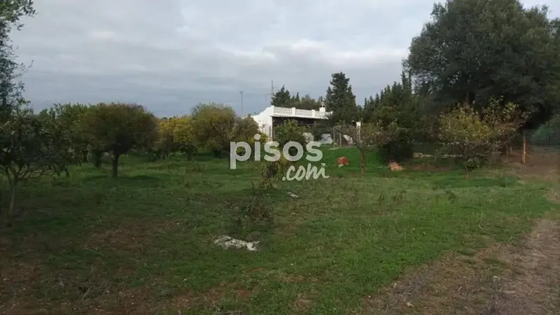 Chalet en venta: 3 dormitorios, piscina, terreno amplio