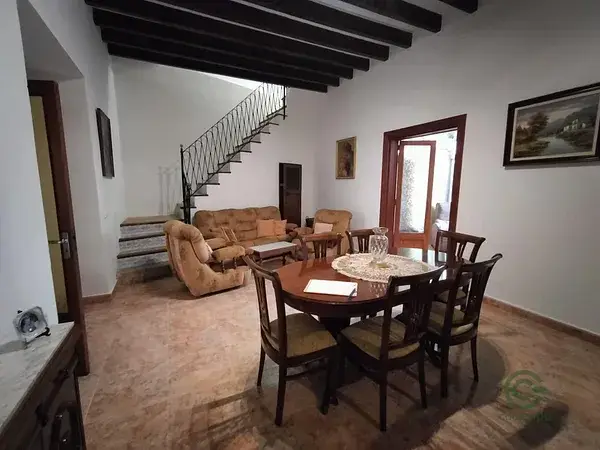 Casa de Pueblo en Binissalem con Patio y Posibilidad de Ampliaci	ón
