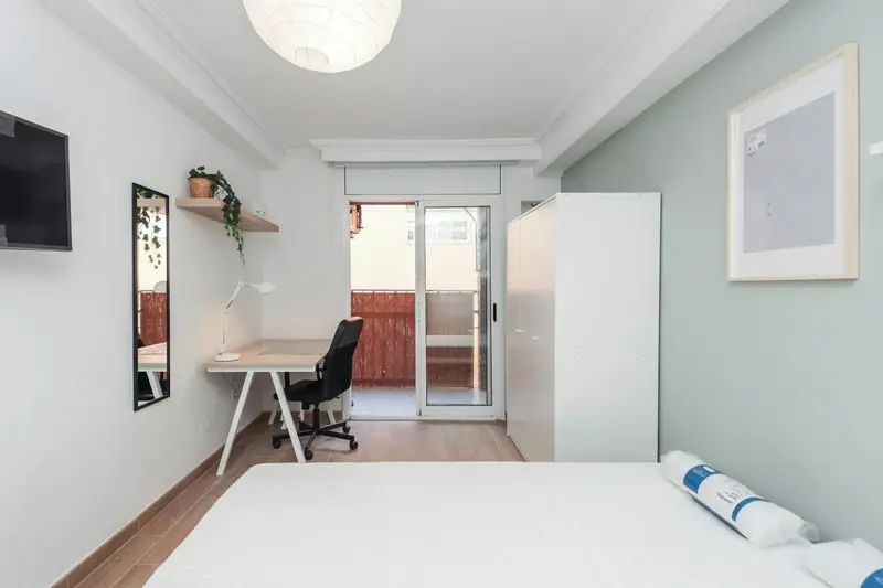 Habitacion Reus - Amueblada con Wifi, Calefaccion y Balcon