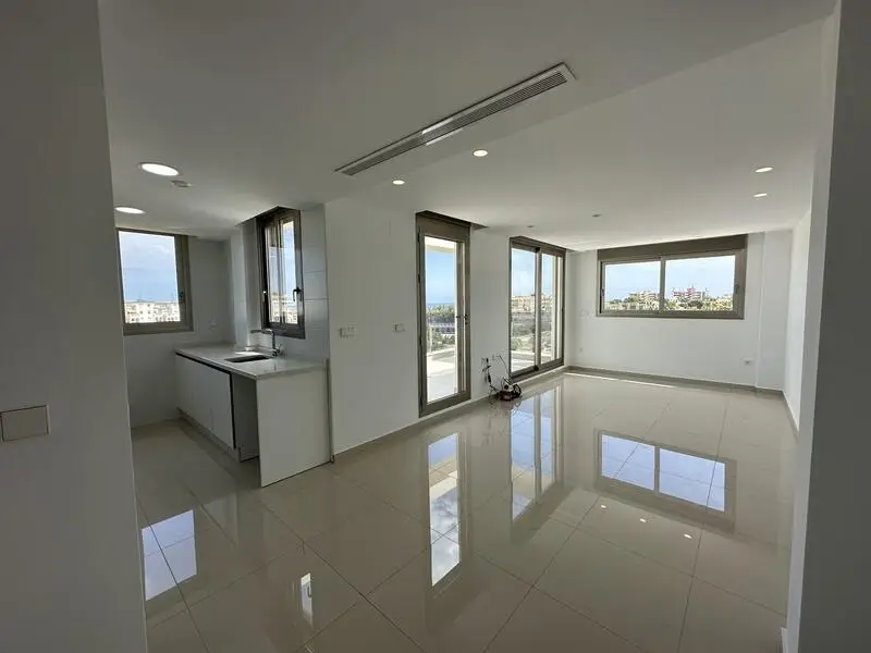 Atico en La Zenia con Vistas al Mar y Solarium Privado