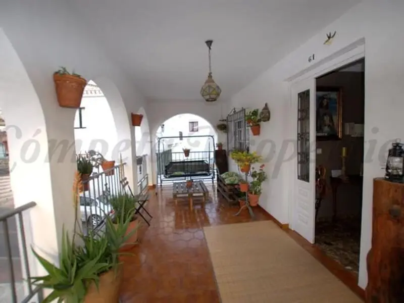 Casa de Pueblo con Disco-Pub en Venta en Competa