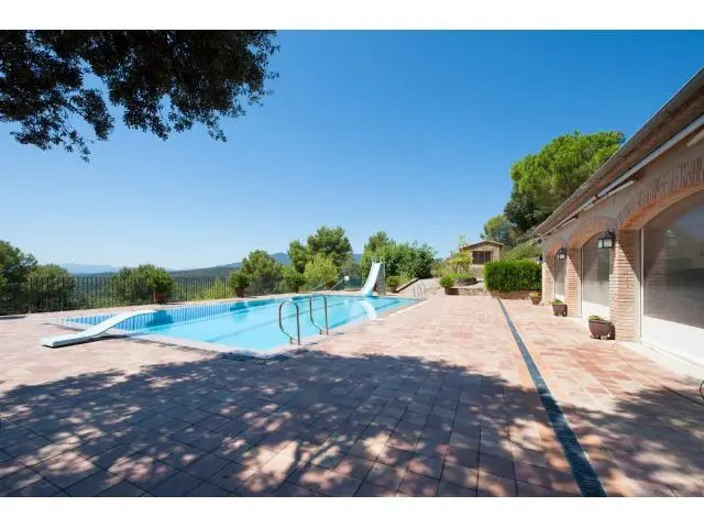 Villa De Lujo En Venta En Cistella, Girona