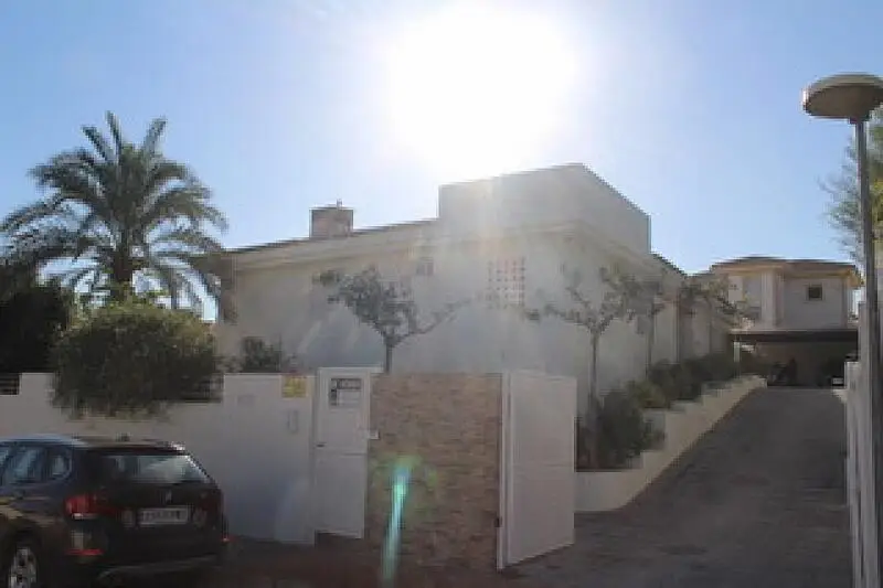 Villa 4 Dormitorios Fortuna Murcia Piscina Jardin