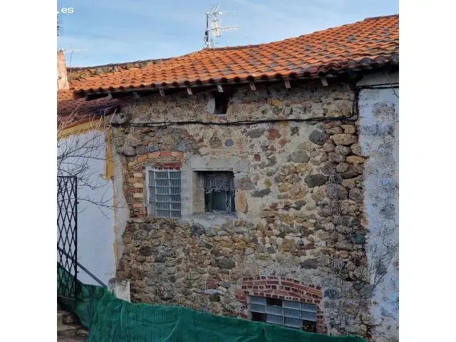 Casa y Terreno Rustico en Valle de Mena