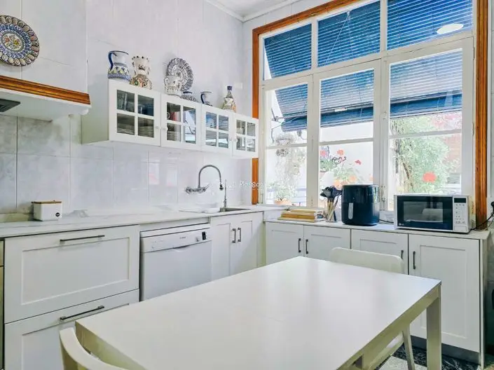 Casa de Pueblo de 6 Dormitorios en Venta
